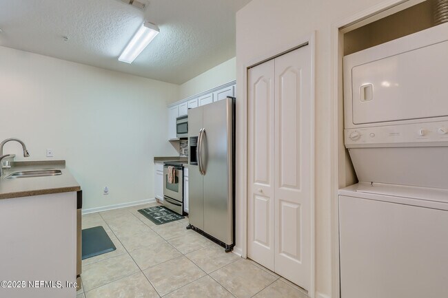 Building Photo - 4982 Key Lime Dr