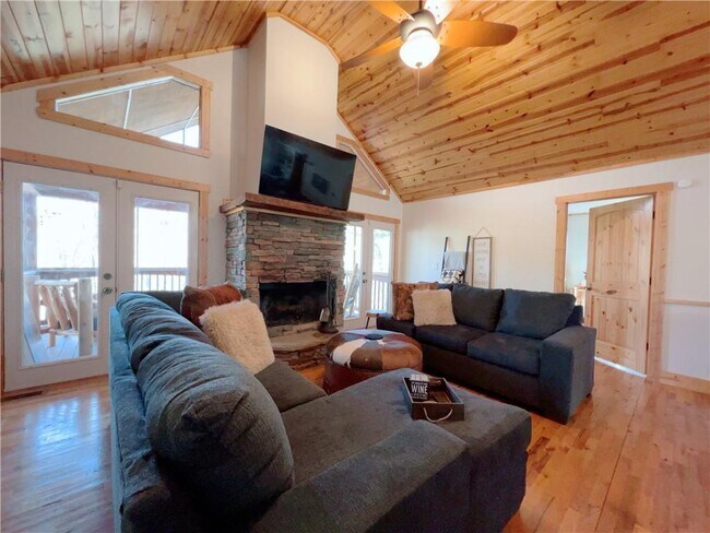 Building Photo - 532 Highland Trail