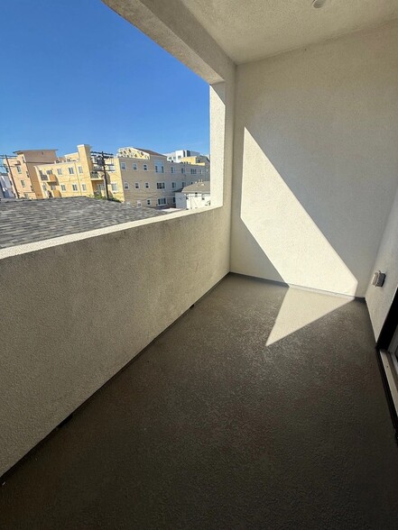 Building Photo - 11155 Huston St