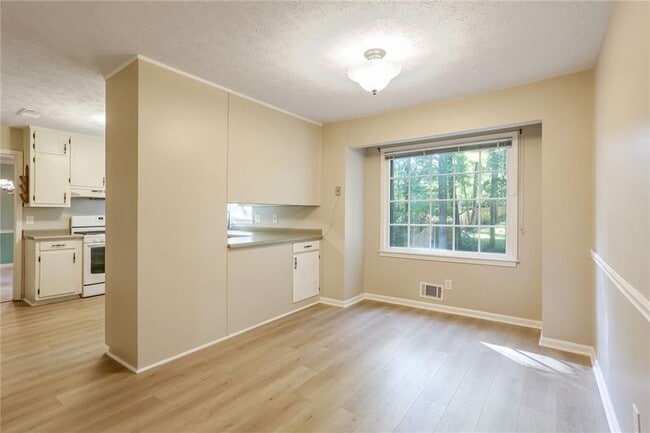 Building Photo - 4624 Mountain Creek Dr