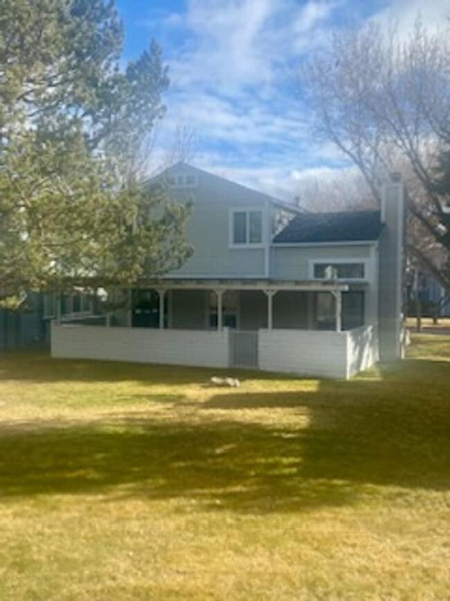 Building Photo - Three Bedroom Two and a Half Bath Home in the South Reno Crystal Lake Area