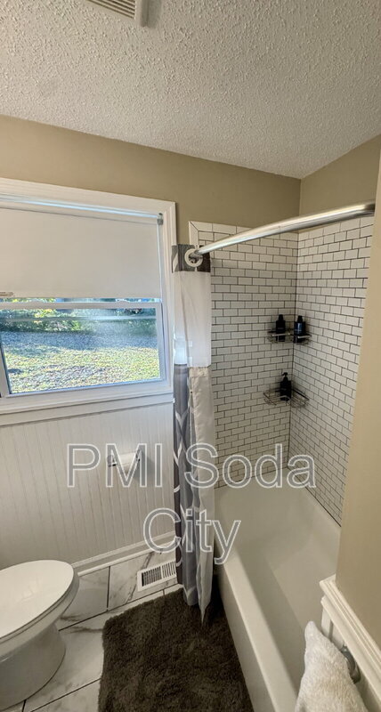 Building Photo - 3615 Truman St