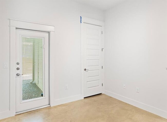 Building Photo - 1609 J J Seabrook Dr