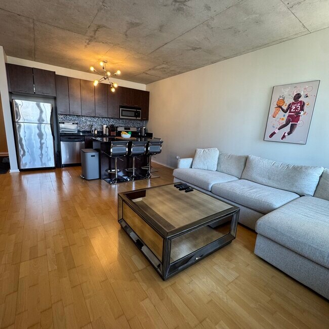 Building Photo - 659 W Randolph St