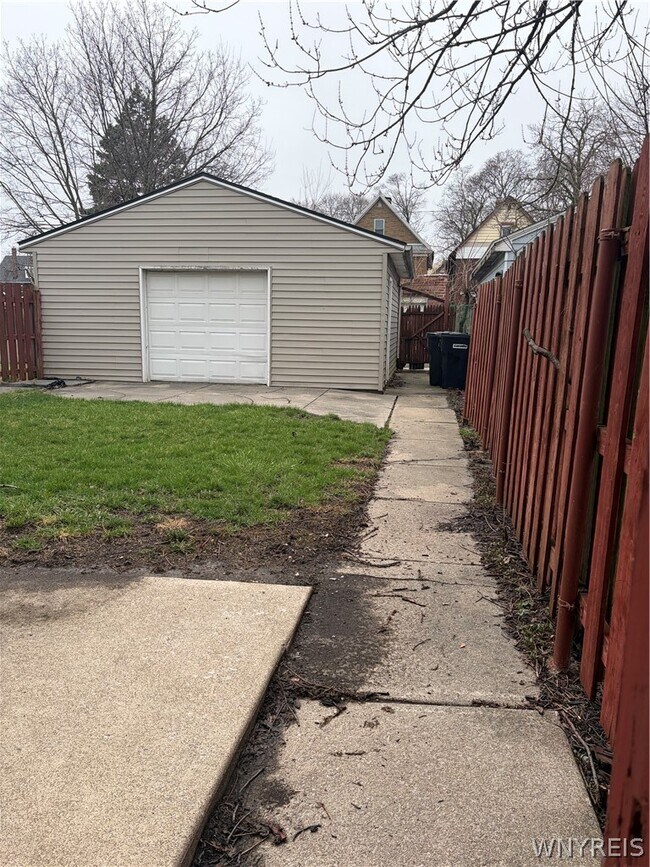 Building Photo - 420 18th St