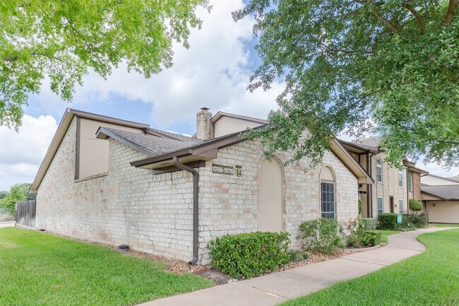 Building Photo - 11776 S Kirkwood Rd