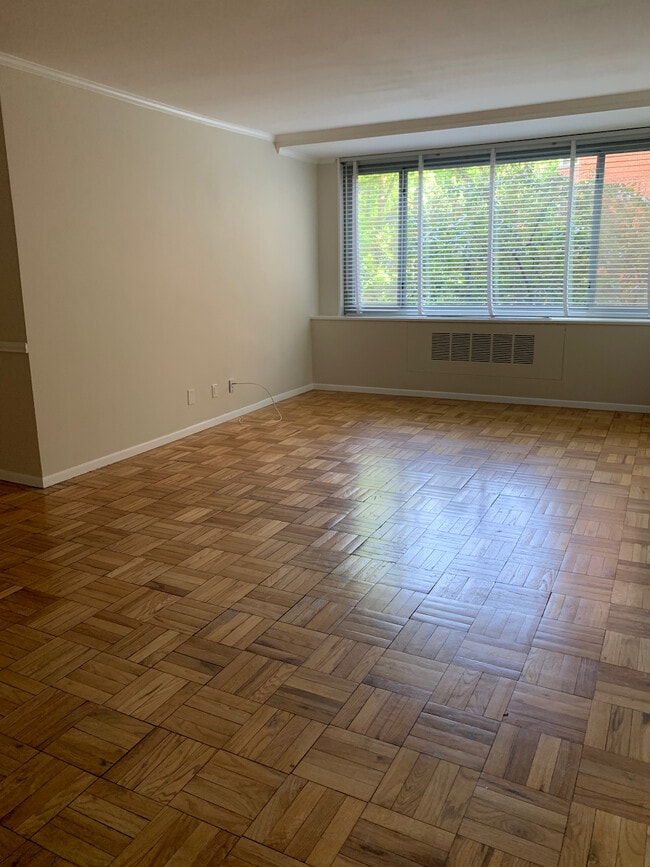 Living Room - 4200 Cathedral Ave NW