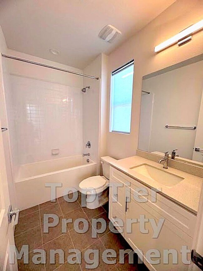 Building Photo - Beautiful & Modern 3 bed/ 3.5 bath/ 2,029 Sqft Condo with amazing Views in Carroll Canyon- Availa...