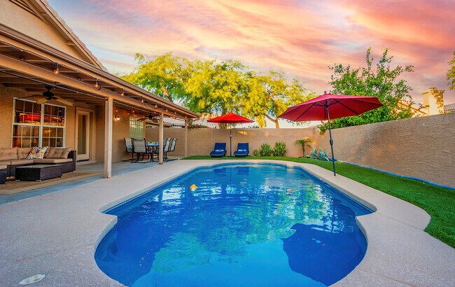 Building Photo - 4027 E Cathedral Rock Dr