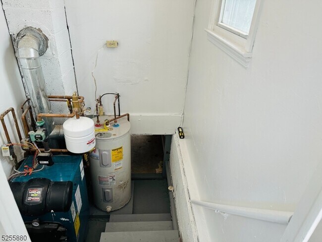 Building Photo - 79 Hawkins Ave