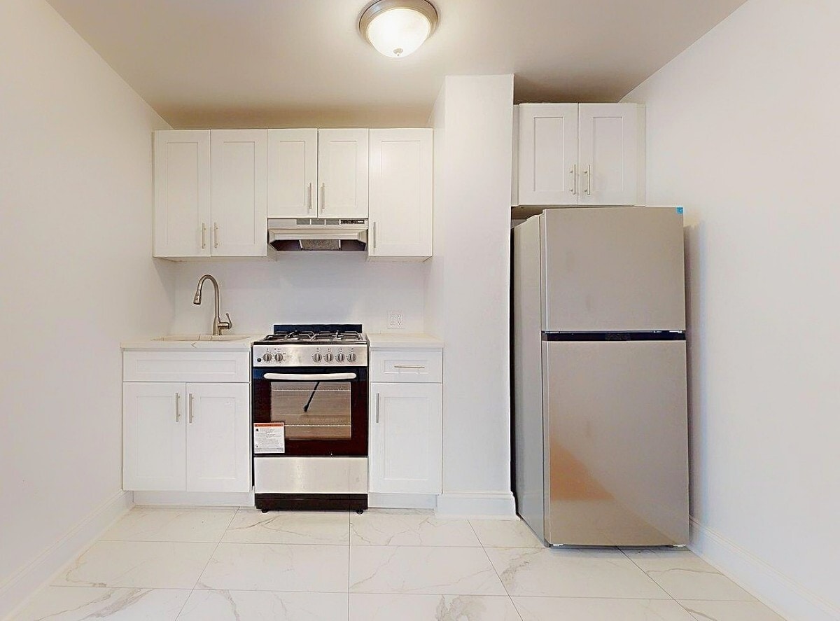 Building Photo - Central Park West