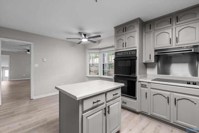 Building Photo - 1305 Hiwan Trail SE