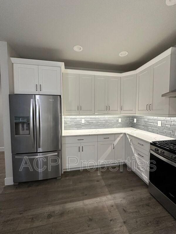 Building Photo - 8 Clematis Ln