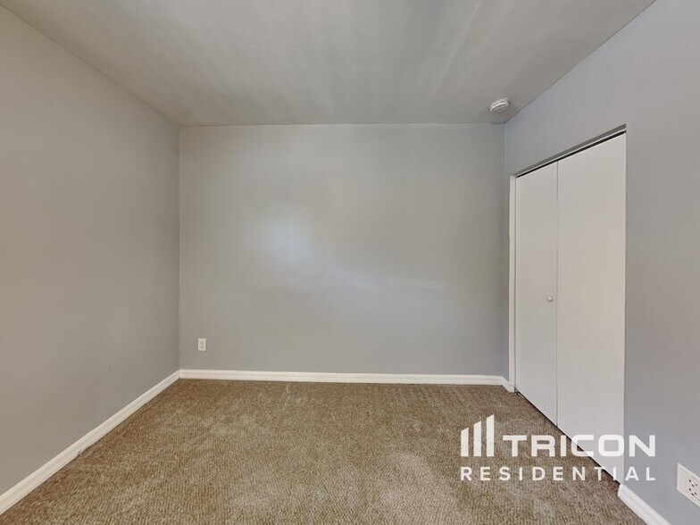 Building Photo - 2529 Brentwood Dr