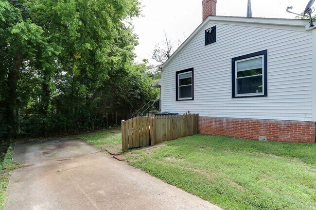Building Photo - 114 Dixie Trail