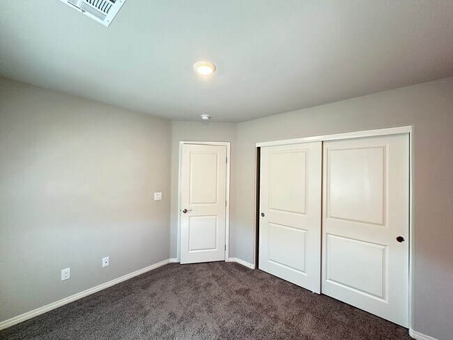 Building Photo - 5370 White Butterfly St
