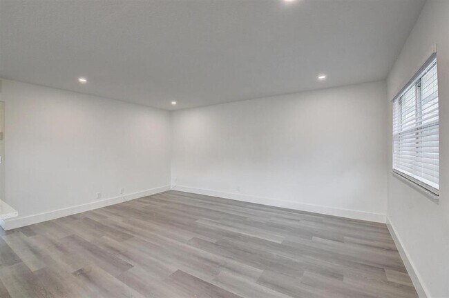 Building Photo - 125 Brittany Terrace