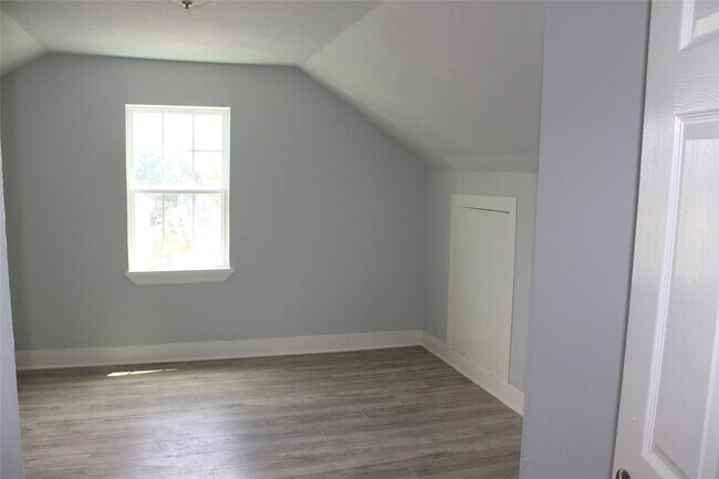 Building Photo - 1015 30th St