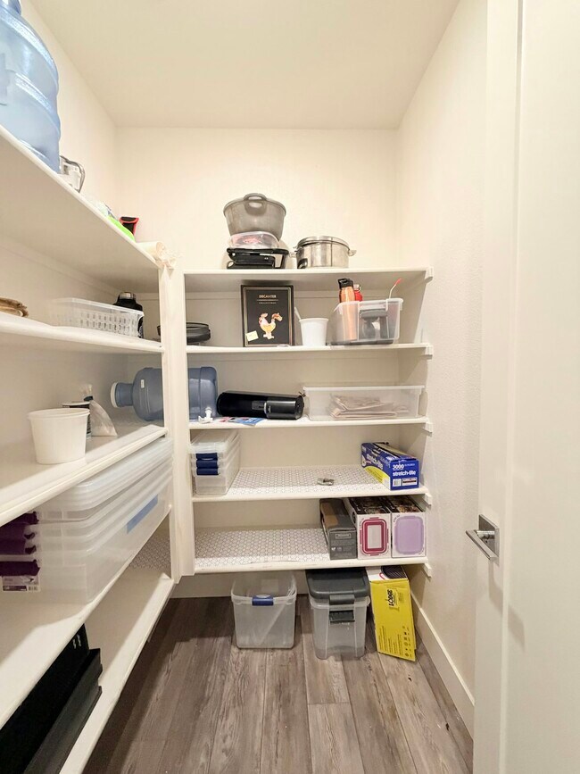 Building Photo - 6734 Ishan St