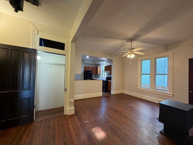 Building Photo - 606 Elm Ave