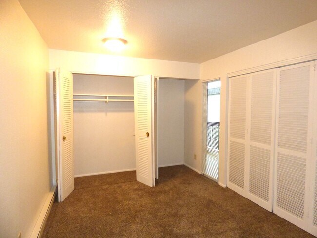 Building Photo - Rent Special: 1/2 Off May's Rent!! - Downstairs 2 Bedroom Unit
