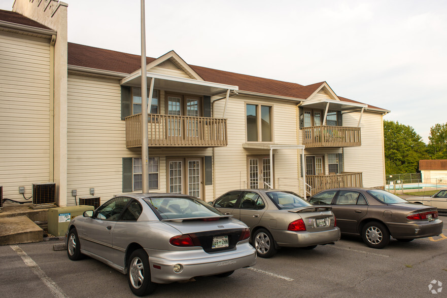 Primary Photo - Country Oaks Apartments