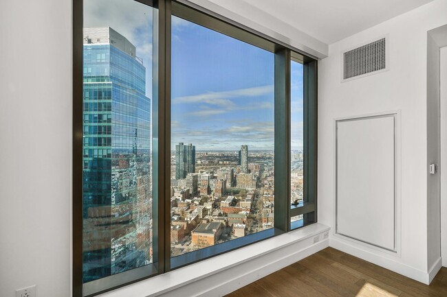 Building Photo - 99 Hudson St