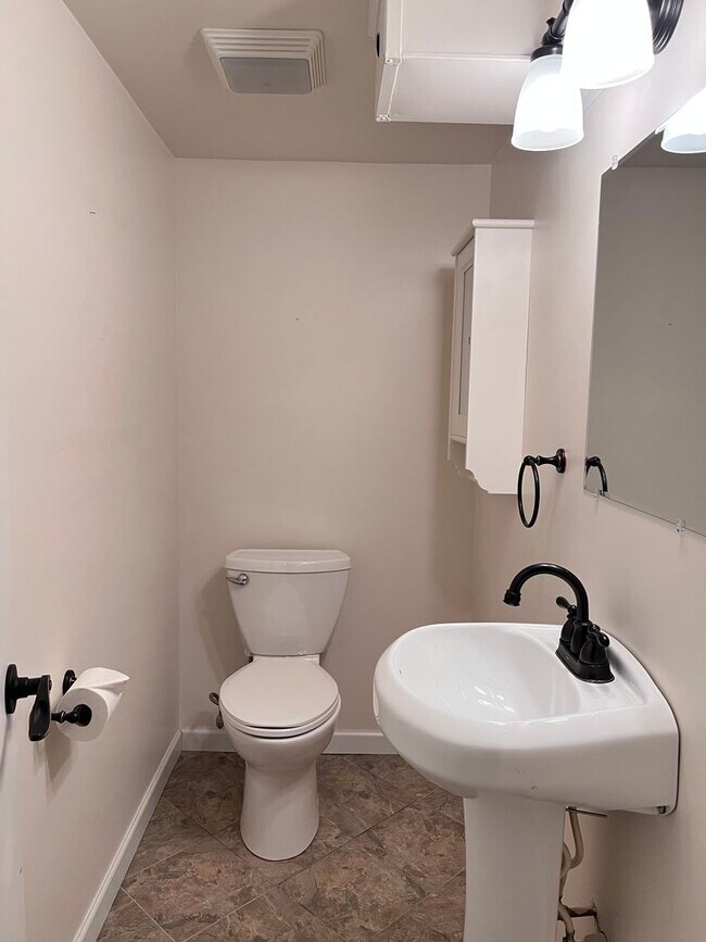 Building Photo - East Grand Rapids schools! 4 Bedroom Home