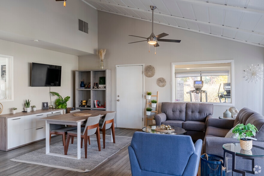 Primary Photo - SPRING VILLAS APARTMENTS