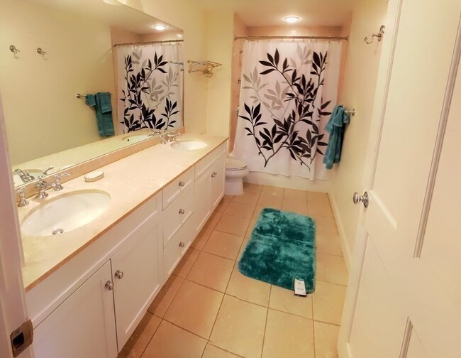 Building Photo - 2 St Paul St