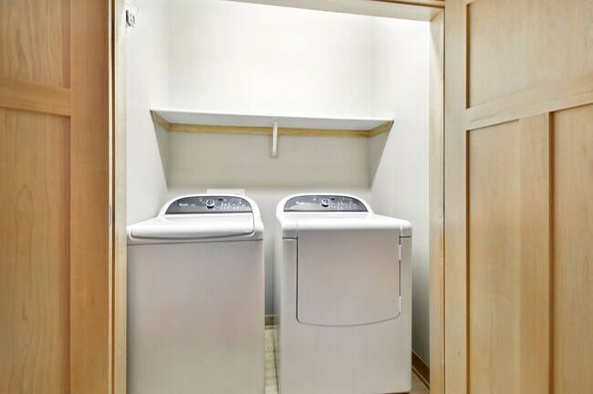 Building Photo - Newhall 29 LLC