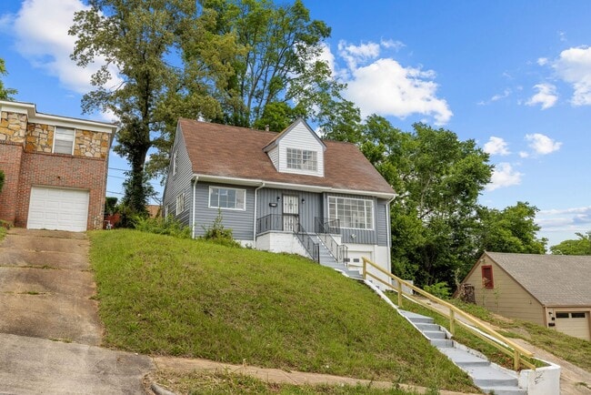 Building Photo - Charming 4 Bedroom, 2 Bathroom house