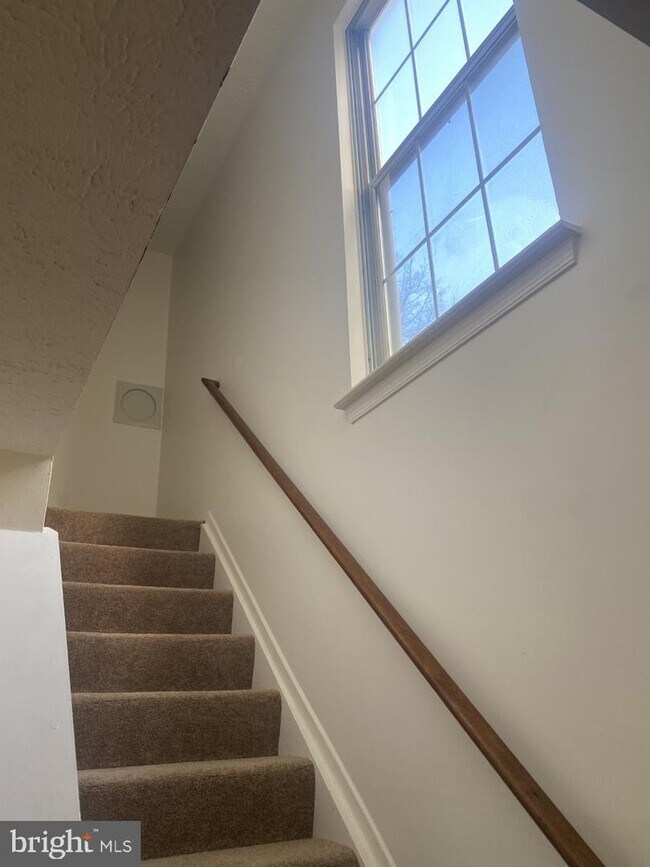 Building Photo - 1108 Pewter Ct