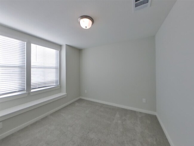 Building Photo - 4910 San Fabiano Ct