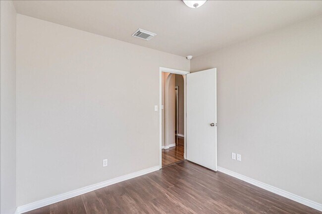 Building Photo - 2317 Tropical Wind Dr