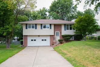 Building Photo - Large Fenced in backyard in Colonial Hills