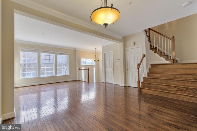 Building Photo - 725 Ridgemont Ave