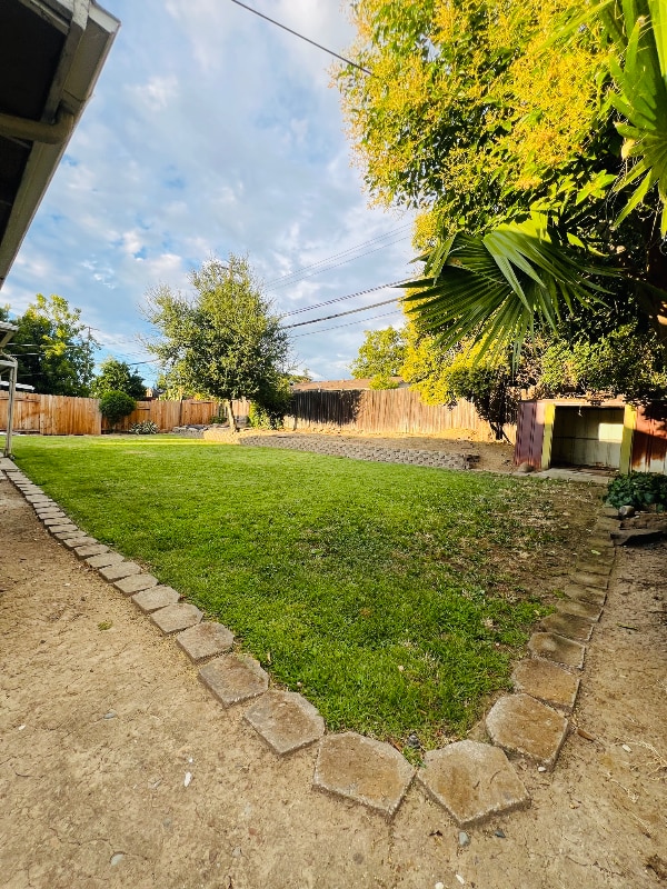 Building Photo - 6704 Larchmont Dr