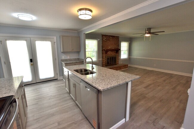 Building Photo - 1640 Bridgedale Dr