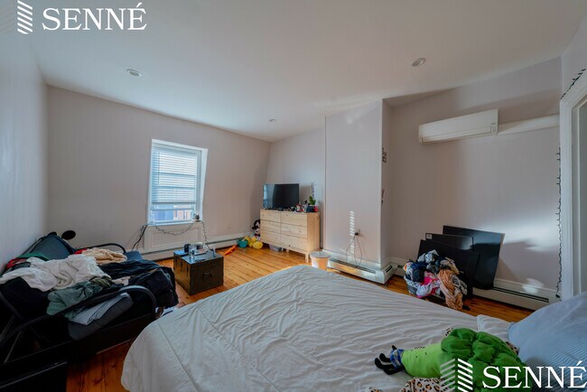 Building Photo - 15 Chelsea St