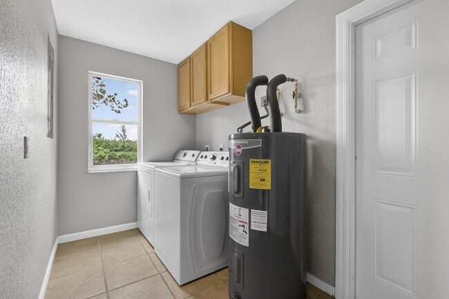 Building Photo - 16932 Okeechobee Blvd