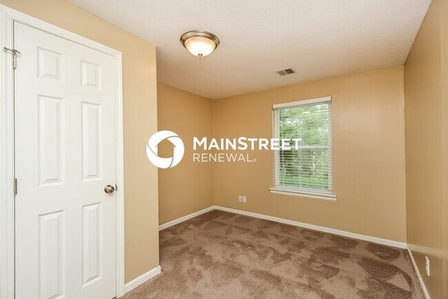 Building Photo - 5 Bedroom Pet-Friendly Home in Kansas City, MO with Main Street Renewal