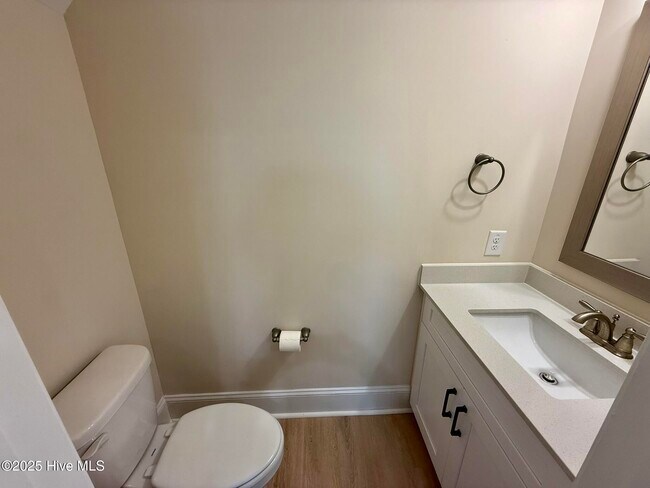 Building Photo - 300 Mashie Ct