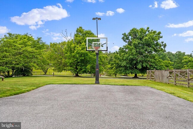 Building Photo - 1 Glenhurst Ct