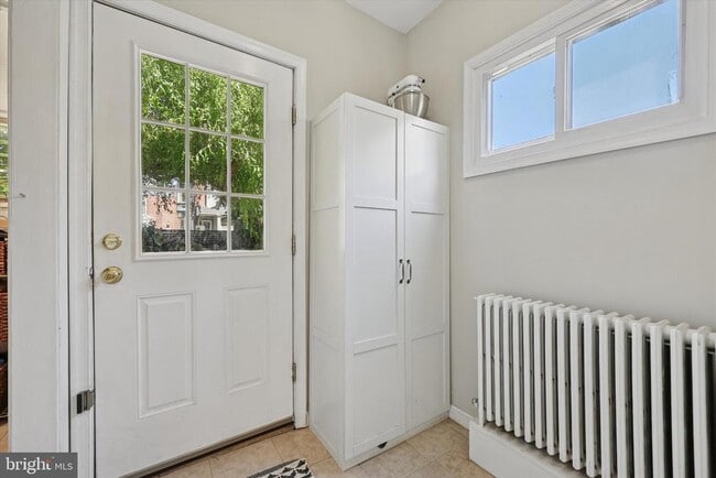 Building Photo - 466 1/2 Conarroe St