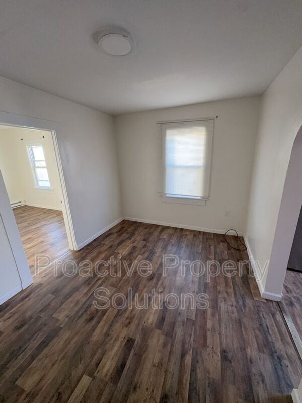 Building Photo - 221 Dunmore St