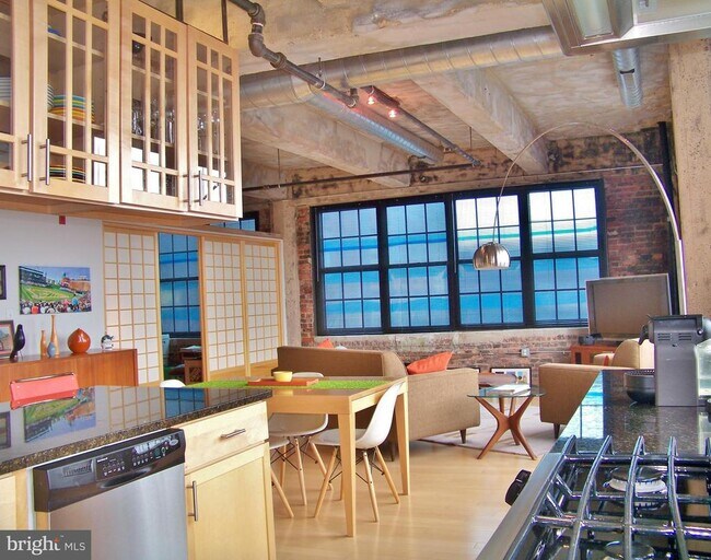 Building Photo - 234 Holliday St