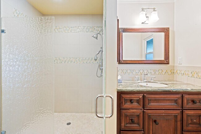 Building Photo - 3220 Fieldcrest Dr