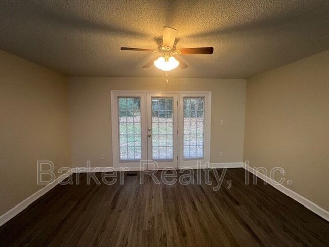 Building Photo - 1401 E Lenoir St
