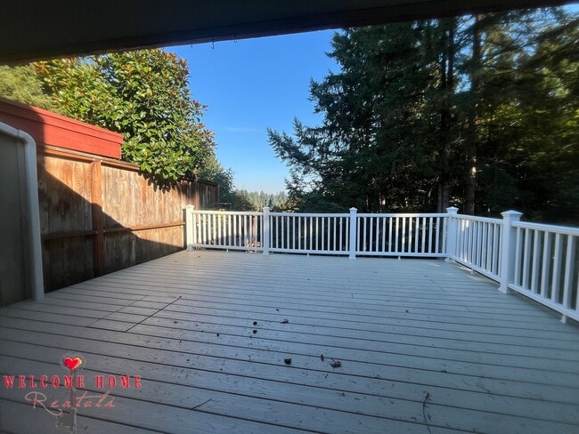 Building Photo - 2 bedroom townhome condo with AMAZING view, brand new carpeting and a fresh coat of paint!!!